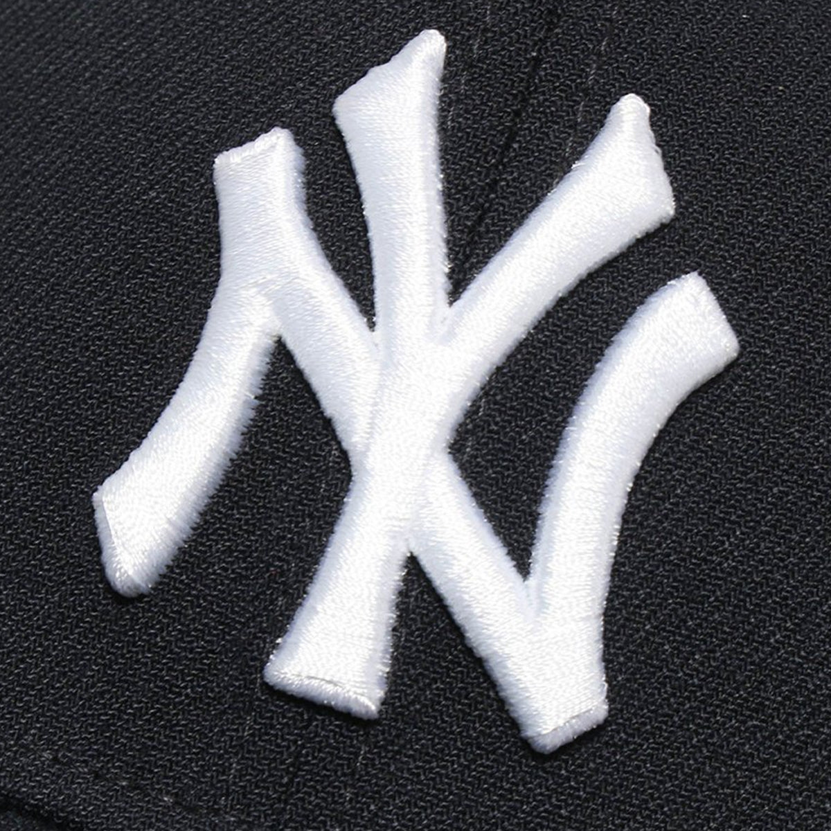 GORRA NEW ERA NEW YORK BLACK CLASSIC 39THIRTY CERRADA