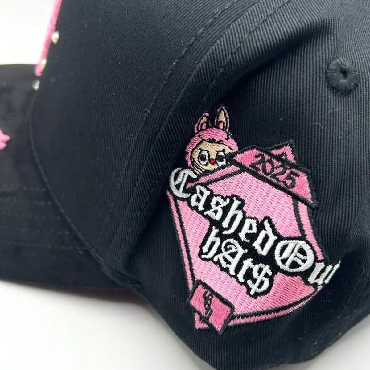 GORRA CASHED OUT LABUBU BLACK/PINK